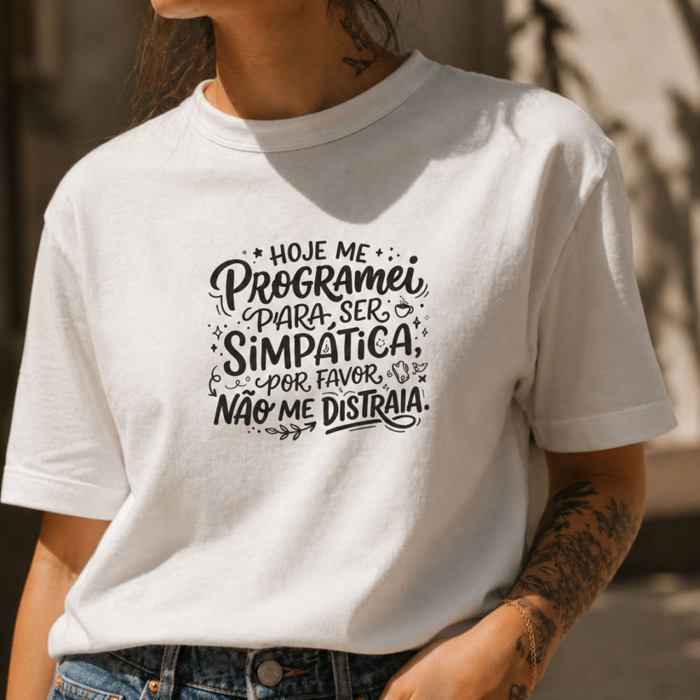Camiseta Frases "Não me distraia"