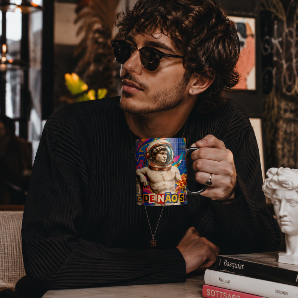 Caneca Porcelana Estátua David Astronauta Vaporwave Art 325ml