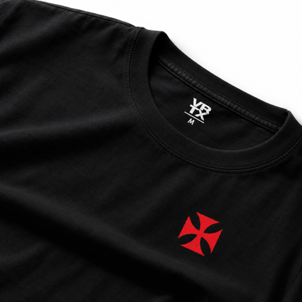 Camiseta Preta Vasco da Gama Minimalista – Estampa Cruz de Malta Vermelha
